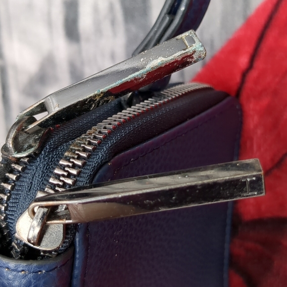 Halston blue vinyl wallet - Picture 4 of 7